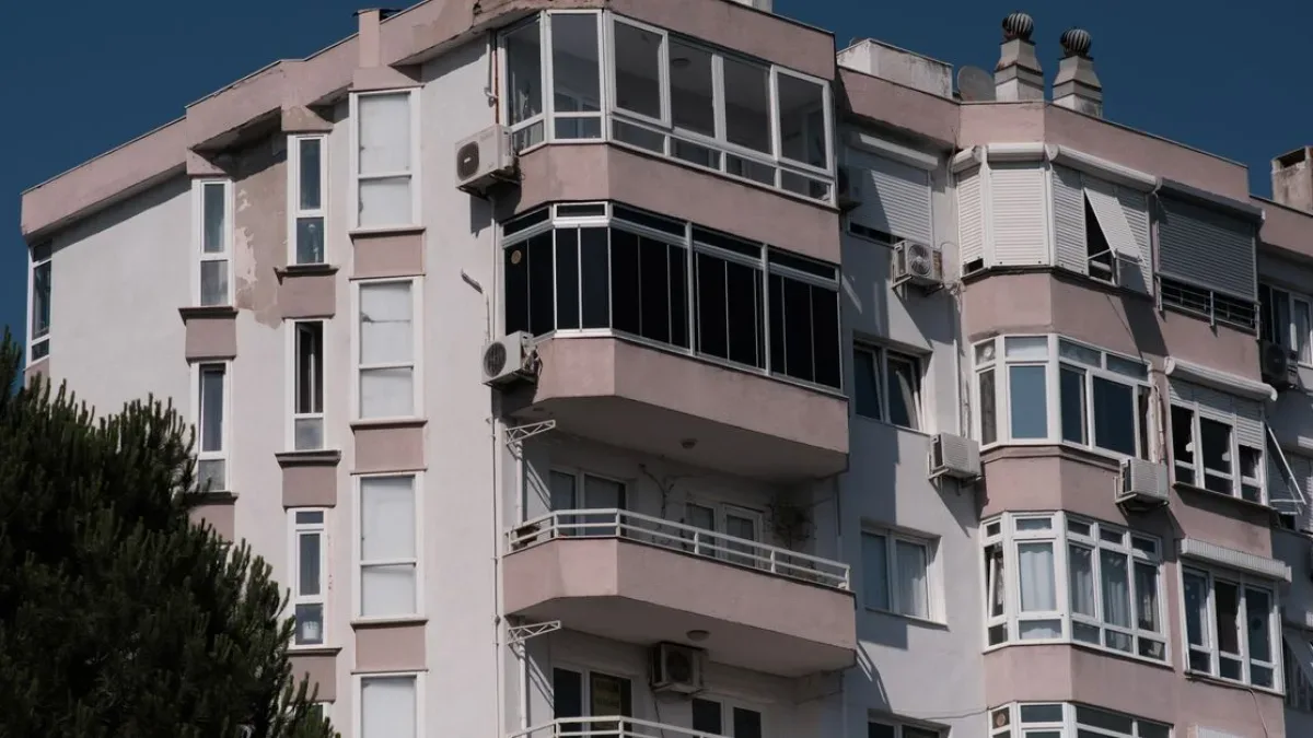 Küçükçekmece'de 5 Katlı Apartman Tahliye Edildi