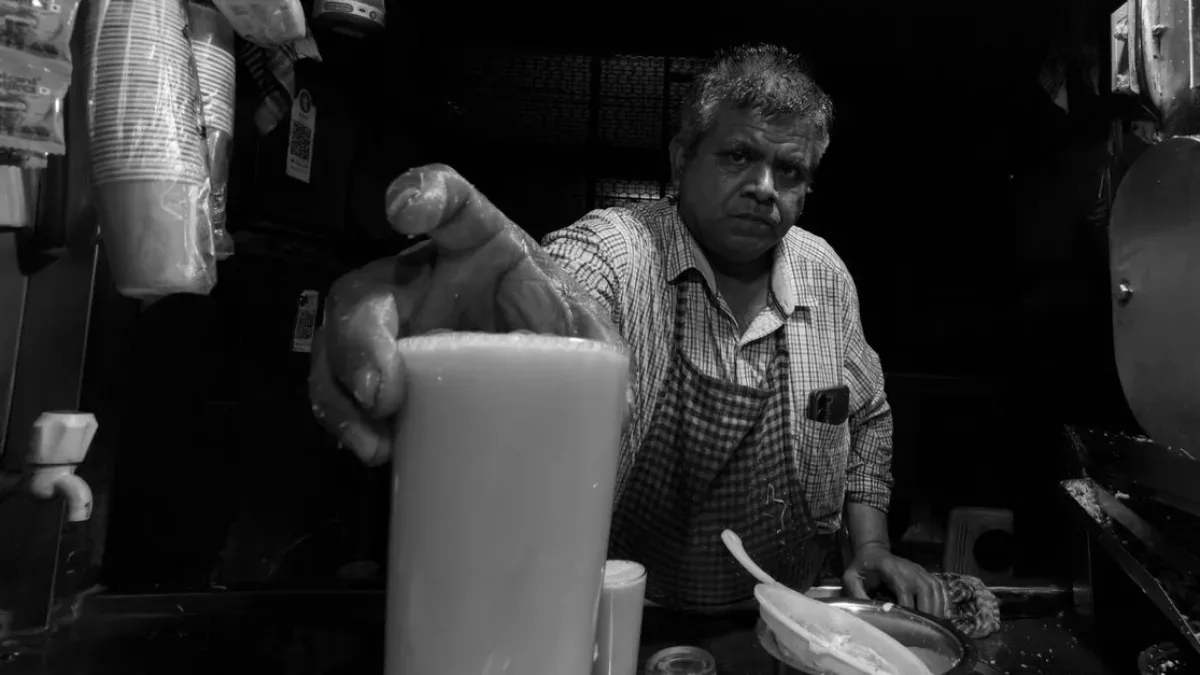 Çay içmek isteyen müşterinin başına korku dolu anlar geldi