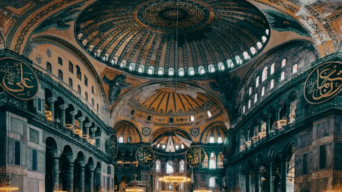 Ayasofya'nın 6. yılı için özel kitap okurlarla buluşuyor