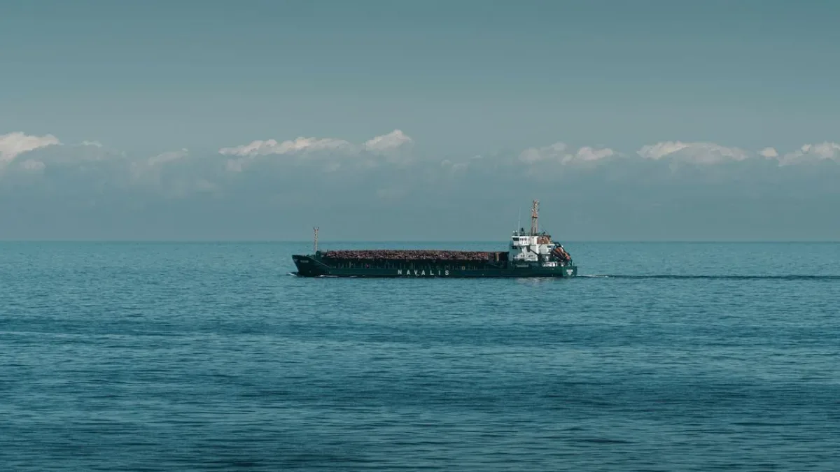 Zeytinburnu'nda Gemide Zehirlenme İhbarı: 4 Kişi Hastaneye Sevk Edildi