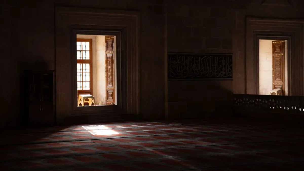 Camide İmam ve Müezzin Arasında Şiddet Olayı